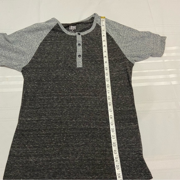 True Craft Mens Two Tone Grey Henley Light Weight Button Neck Tee Shirt Size M - Picture 4 of 5